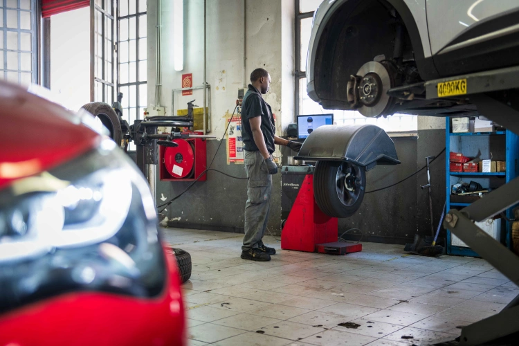Cambio gomme stagionale: quando e perché farlo · Dionisi Rent&Service · dionisigroup.it