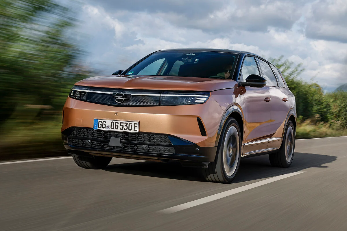 Opel Grandland a noleggio a lungo termine a Torino · Dionisi Rent&Service · dionisigroup.it